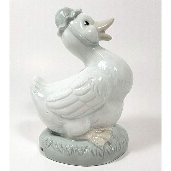 Vintage Ceramic Duck Mom with Baby Duckling Figurine Made in Taiwan 5 Inches - Picture 2 of 7